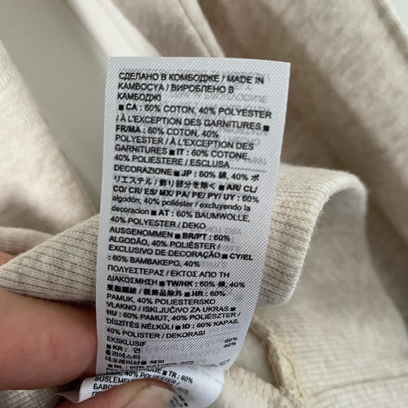 Gap Girls super power sweater - Picture 2 of 3